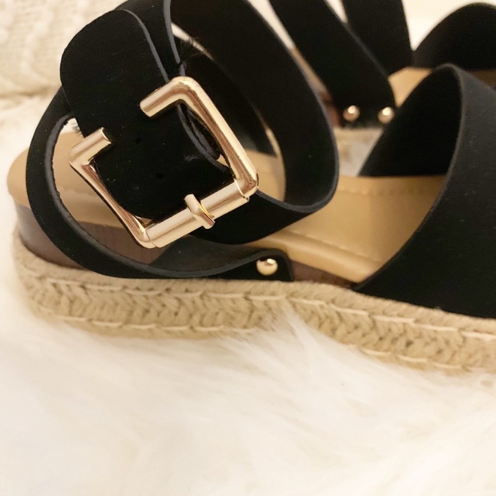 NEW Luna Platform Sandal- in Black - Picture 4 of 7